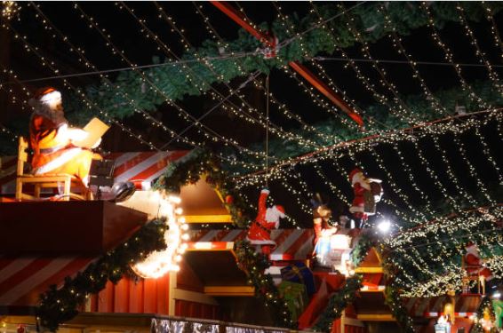 spectacle-animation-marché-de-Noel-magie-ballons